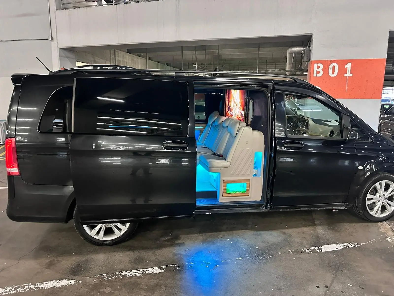 Private transfer vehicle between Istanbul Airport IST and Sabiha Gökçen SAW